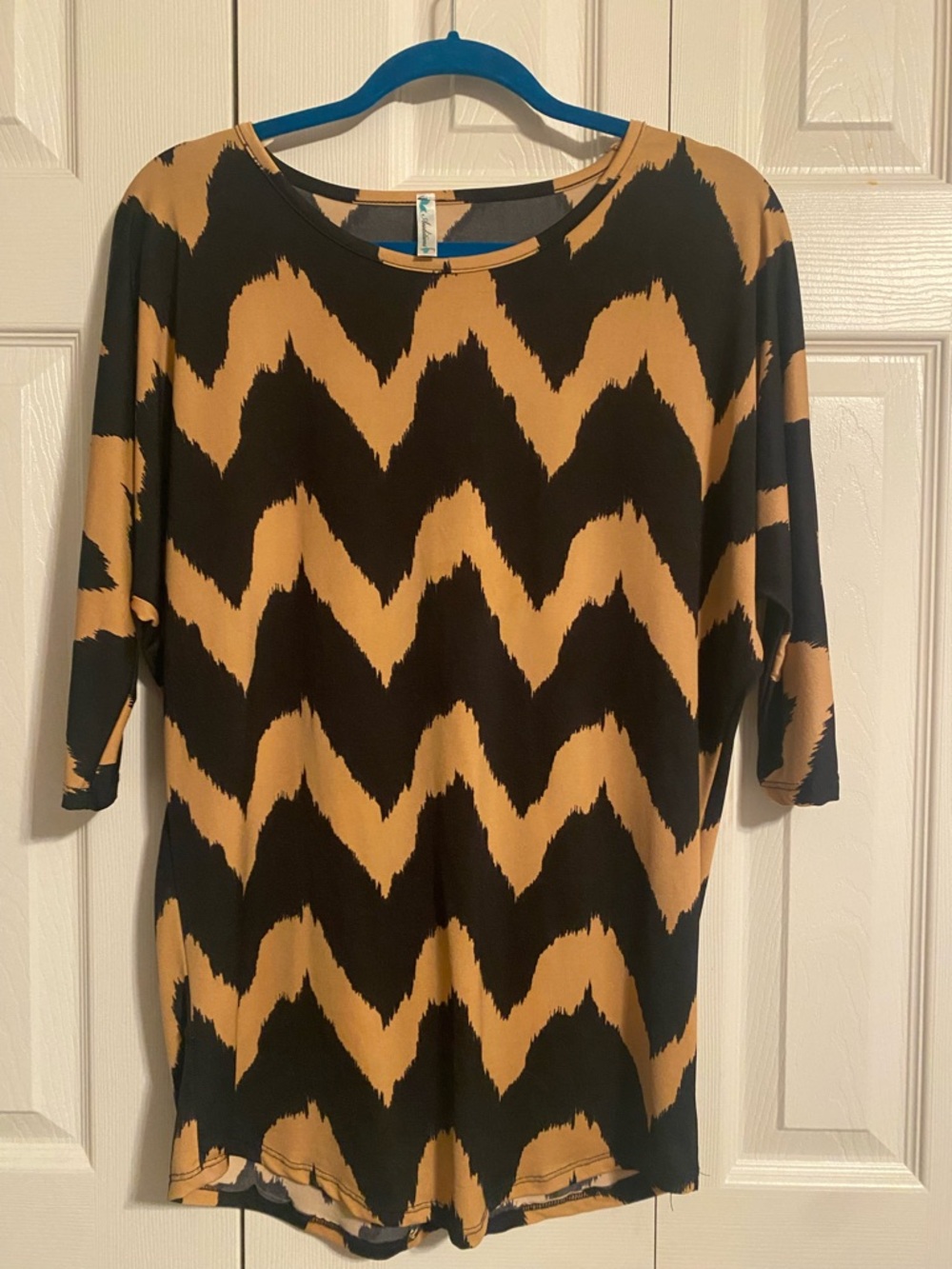 Auditions Black and Tan Chevron 3/4 Sleeve blouse size small